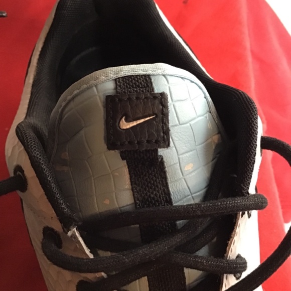 😎Nike’s women’s Roshe One LX, size 11, see pics, some scuffs/scratches - Picture 6 of 7